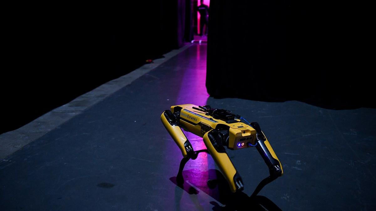 Робот Boston Dynamics SpotMini