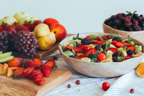 Жёсткие диеты перед праздниками создают нагрузку на организм — врач Беляева