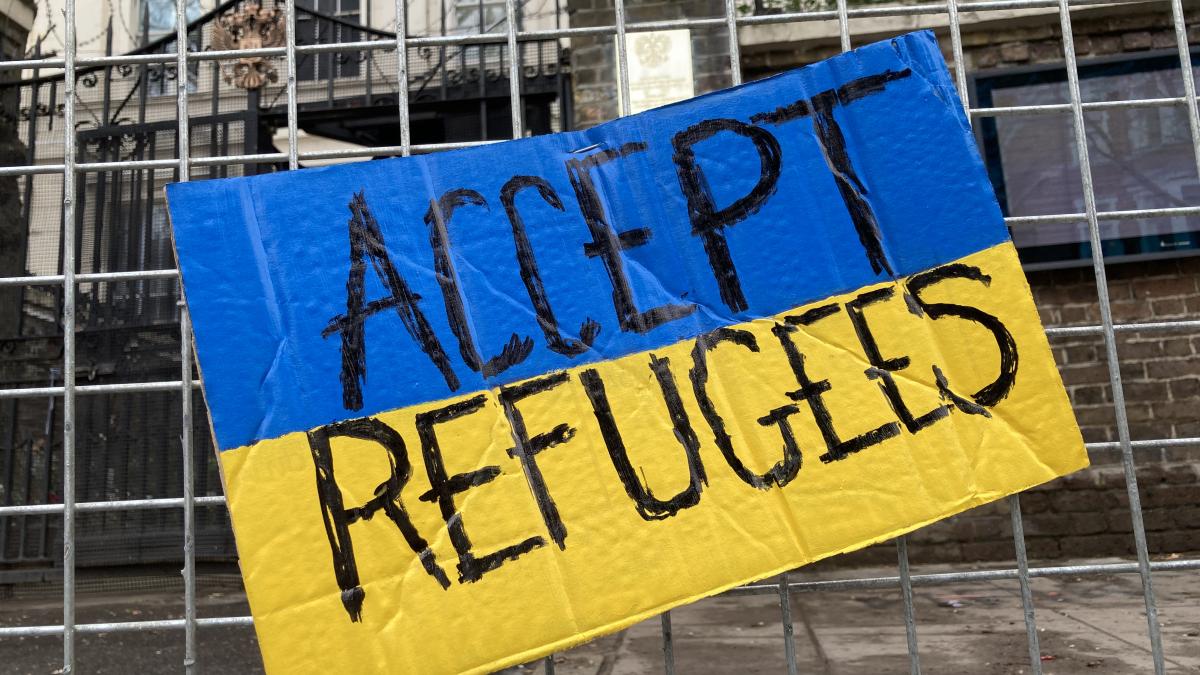 Accept refugees Ukraine flag (51923829596)