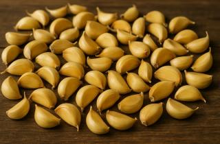 Людмила Орлова: при температуре выше +25°C храните чеснок в холодильнике или лоджии для долгого срока годности