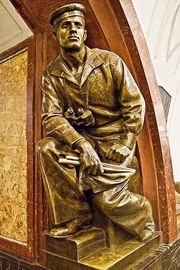 Истории о прообразах статуй на «Площади революции»