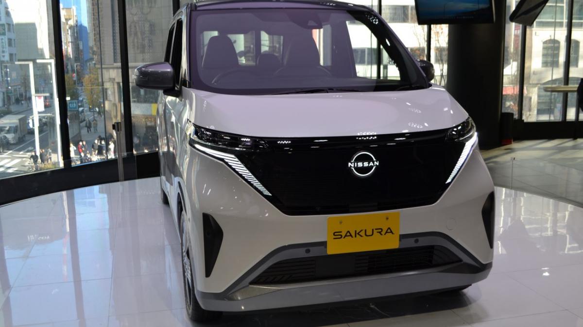 автомобиль Nissan Sakura автомобиль Nissan Sakura