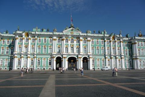 Подземный резервуар для бензина найден в Зимнем дворце