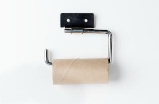 Втулки от туалетной бумаги превращаются в аксессуар: самодельный кардхолдер из 3–4 цилиндров