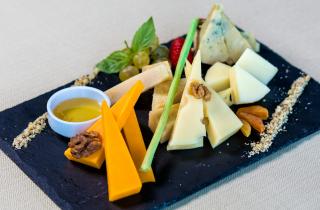 Дорогие сыры в рецептах можно заменить доступными аналогами без потери вкуса — повара