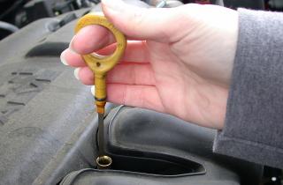 Для большинства российских автомобилей оптимальный интервал замены масла 8–10 тысяч километров — Авто Mail