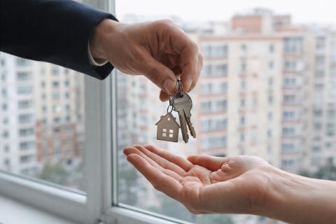 Две зарплаты за один кирпич: стоимость квадратного метра жилья в России ставит новые рекорды