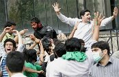 Иранская полиция устроила стрельбу по сторониикам оппозиции