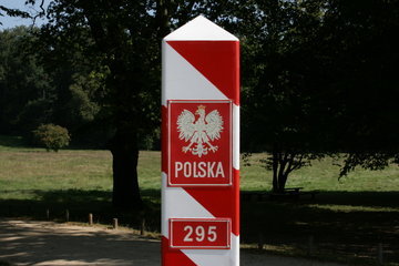 Польша не пропустила через свою границу около 20 автомобилей для ВСУ
