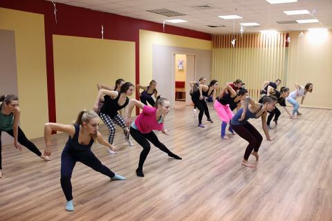 Танцевальная тренировка Pop-n-Rock укрепила пресс по мнению инструкторов Zumba