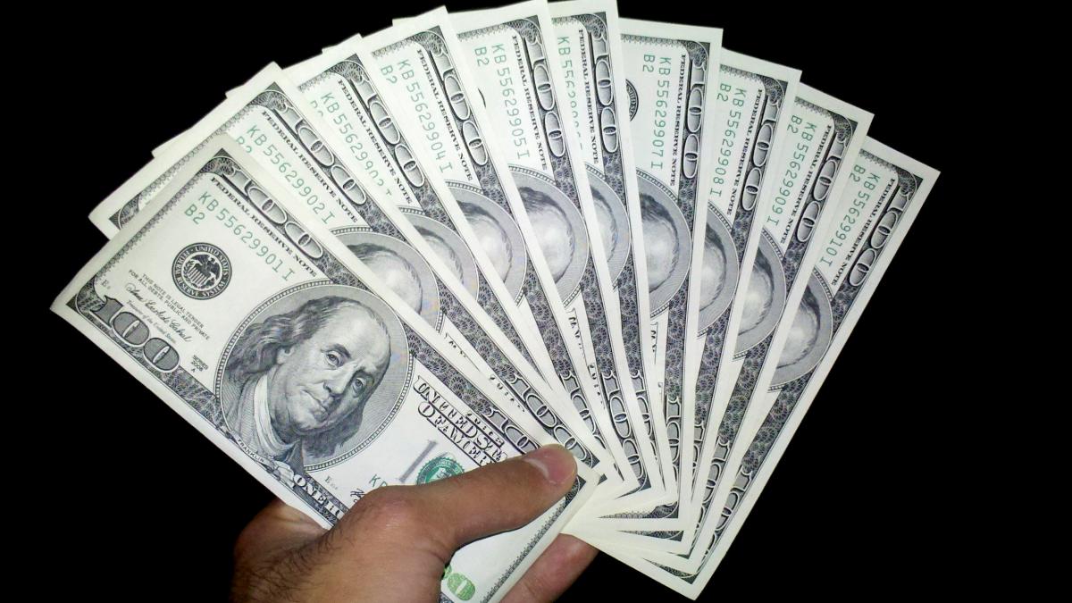 банкноты номиналом 100 долларов США банкноты номиналом 100 долларов США