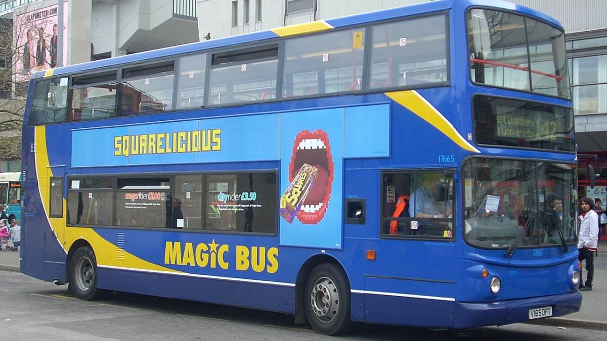 Magic Bus на улицах Манчестера Magic Bus на улицах Манчестера