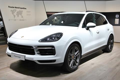 Porsche представила прототип Cayenne Electric с беспроводной зарядкой в Мюнхене