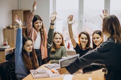 Демьяновская: цельнозерновой хлеб, йогурт и фрукты подходят для перекуса школьника