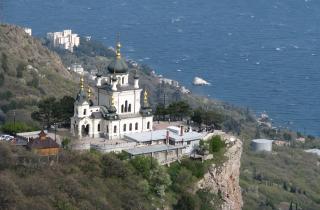 Белый храм над облаками: где во Крыму находится место, будто сошедшее с открытки