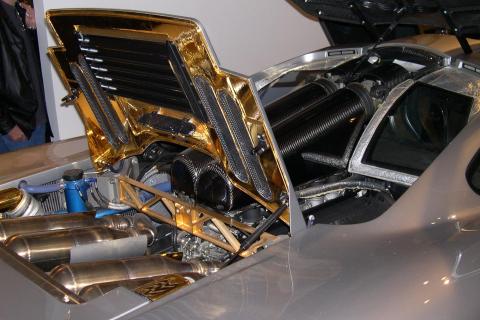 McLaren не спешит выпускать электромобили — заявление гендиректора Ник Коллинз