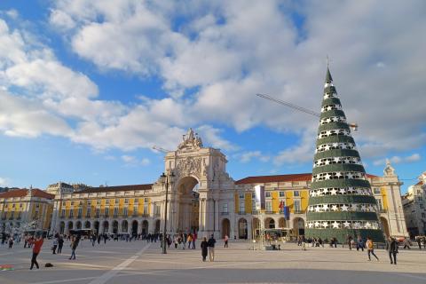 Лифт Санта-Жушта – инженерное чудо с видом на Лиссабон и его исторические районы