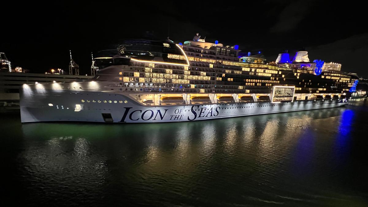 Круизный лайнер Icon of the Seas
