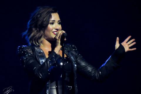 Деми Ловато связала восстановление после РПП с готовкой — People