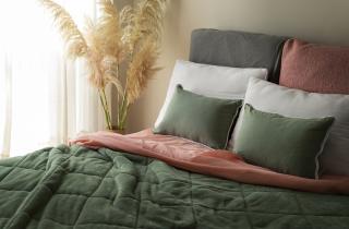 Зимой простыни пачкаются быстрее, чем кажется — вот почему стирку нельзя откладывать