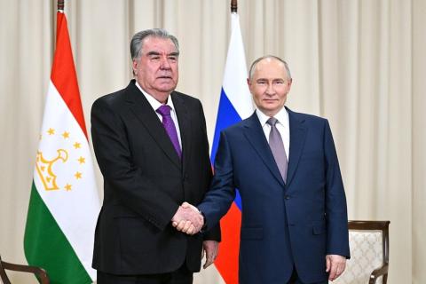 Путин и Рахмон подписали договоры о трудовой миграции между Россией и Таджикистаном