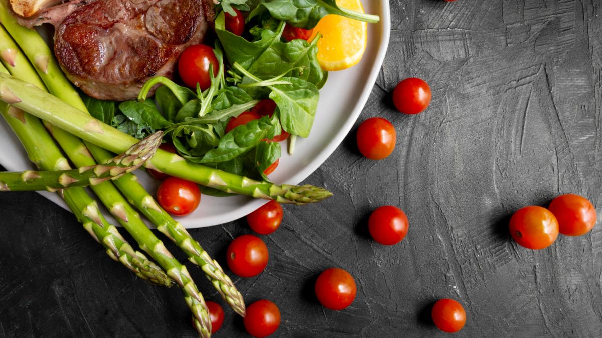 Говяжий стейк со шпинатом