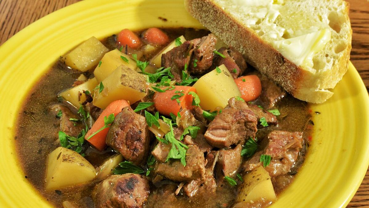 Тушёная картошка с мясом Тушёная картошка с мясом