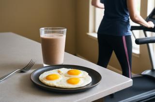Ела меньше и теряла мышцы — пока не узнала, сколько белка нужно на самом деле