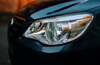 Прикосновение к галогенной лампе руками приводит к перегреву — автоэксперт