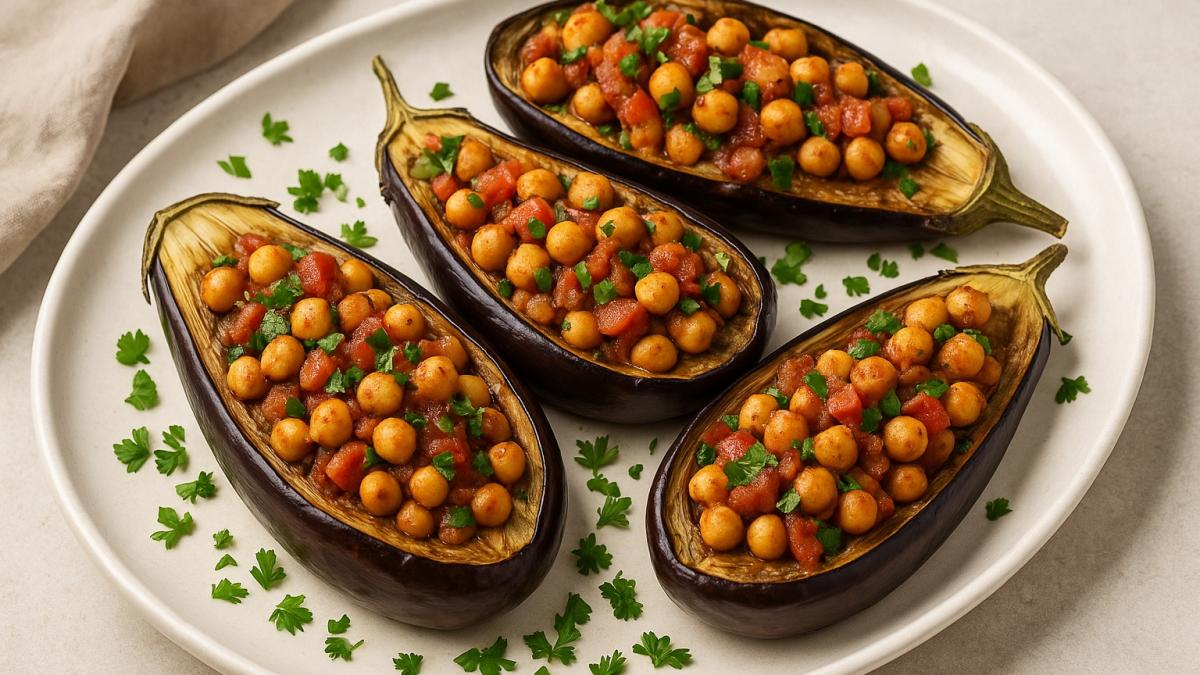 Запечённые баклажаны с нутом Запечённые баклажаны с нутом