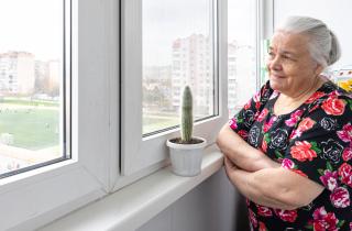 В Госдуму вносят законопроект против мошеннических сделок с пожилыми