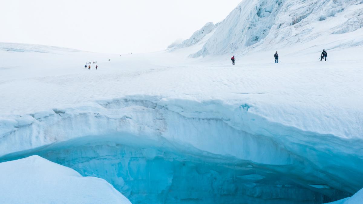 Заснеженные горы и ледники