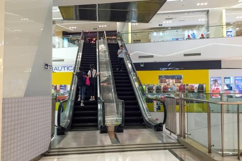 Часть торговых центров в крупных городах России переоборудована под склады — РБК