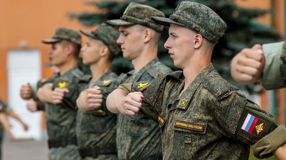 Первая строевая подготовка Преображенского полка, роты Почётного караула и военного оркестра весеннего призыва