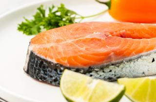 Крупная соль даёт равномерный и мягкий посол красной рыбы — технологи