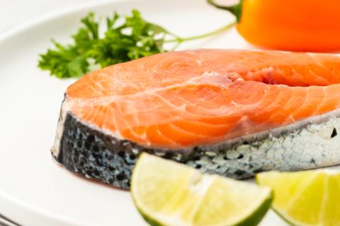 Крупная соль даёт равномерный и мягкий посол красной рыбы — технологи