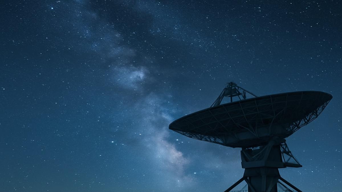 Радиотелескоп ночью