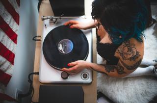 Татуировка выглядит нормально, но жить мешает — как тревога цепляется за “необратимость”