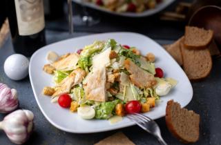 Правильная заправка усиливает усвоение витаминов A, E и K — диетологи