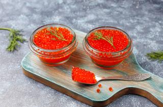 Красная, чёрная и щучья икра почти одинаковы по питательной ценности — нутрициологи