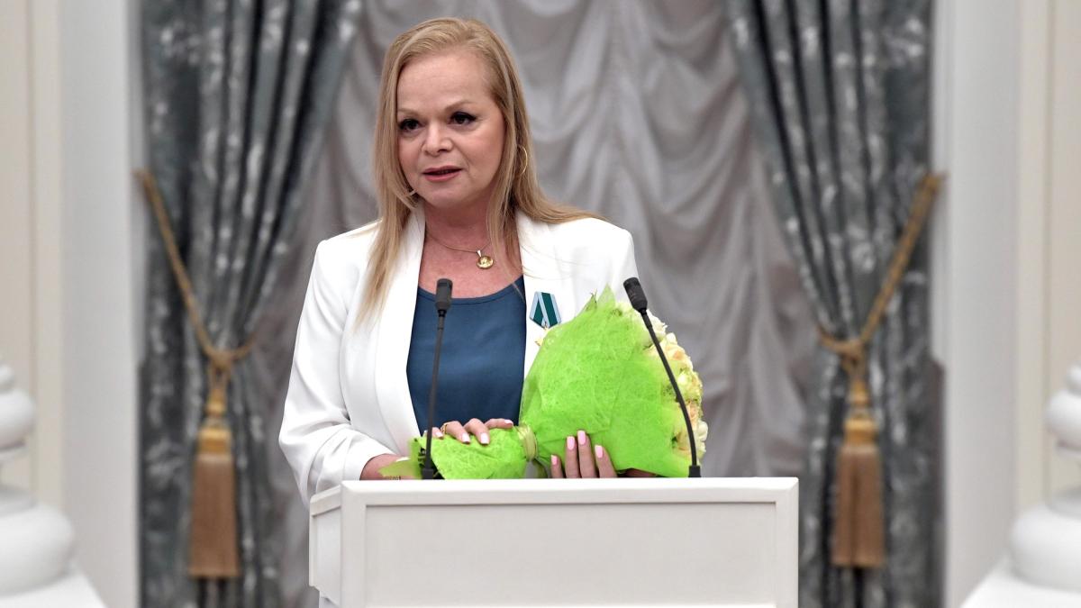 Лариса Долина