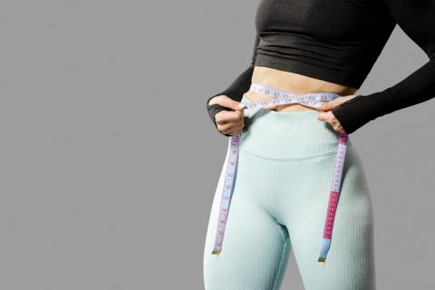 Хурма помогает дольше сохранять сытость за счёт клетчатки — диетологи