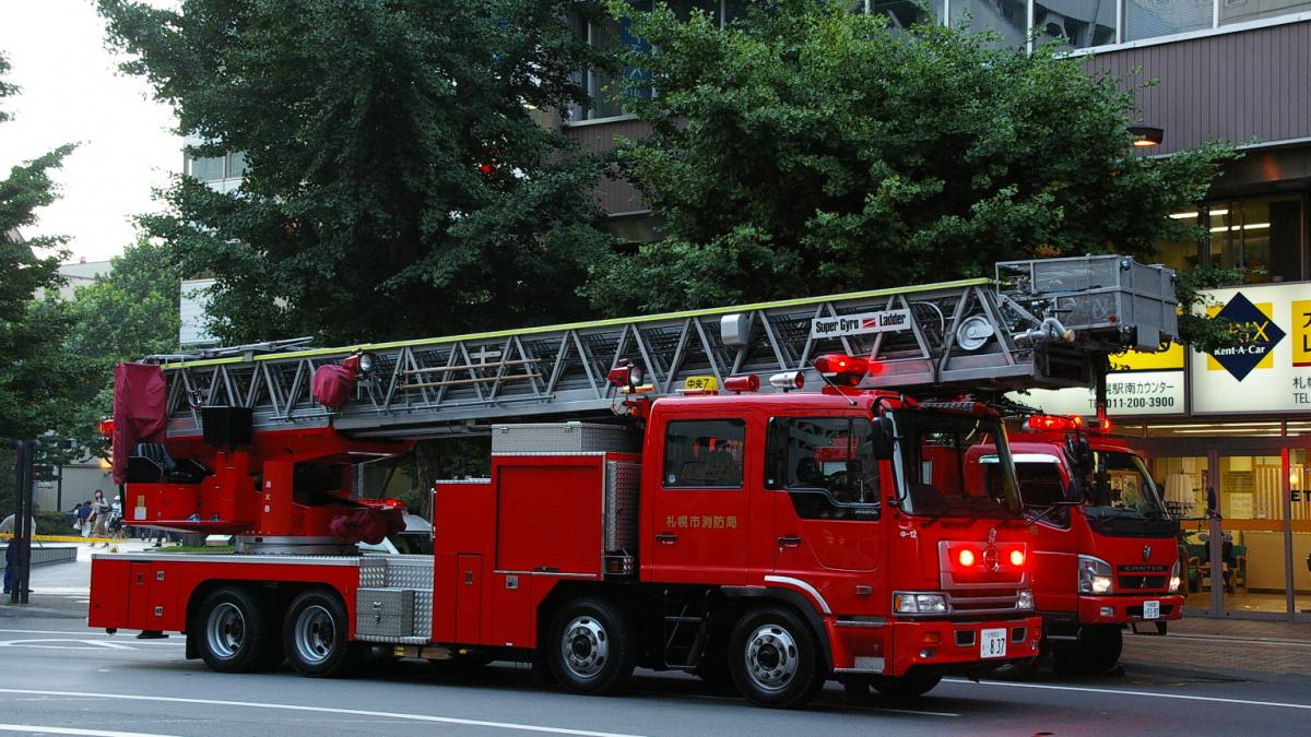 Sapporo Fire bureau chuoh7 ladder vehicle Sapporo Fire bureau chuoh7 ladder vehicle