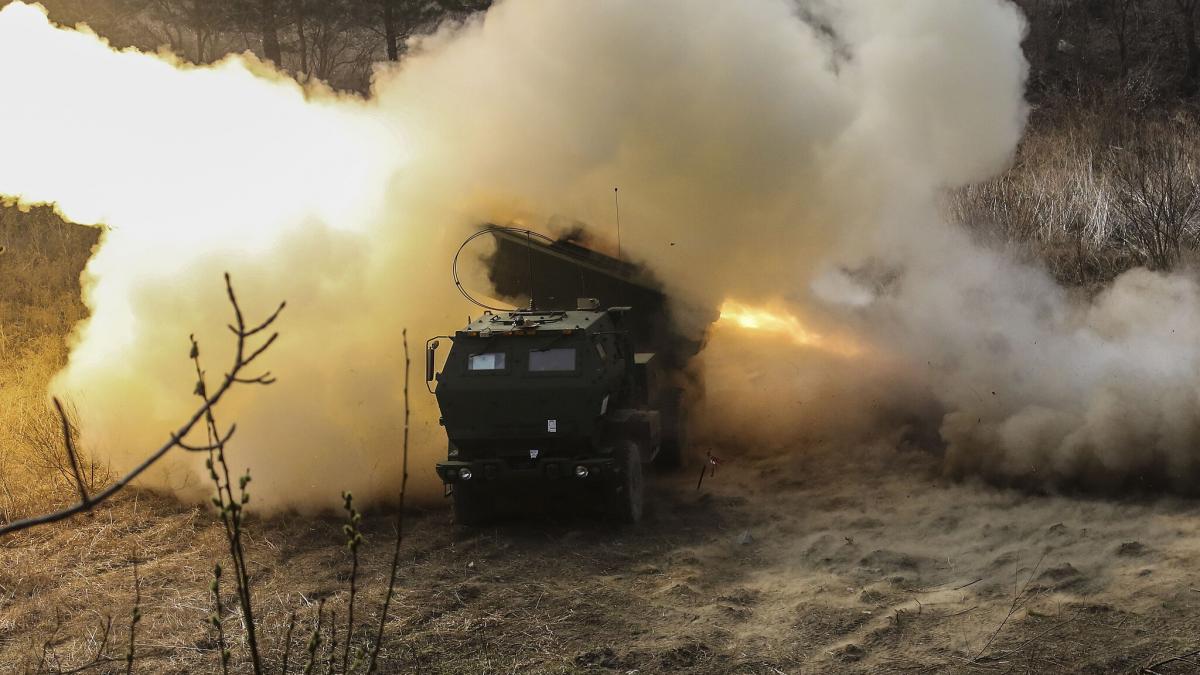 Реактивная система залпового огня HIMARS Реактивная система залпового огня HIMARS
