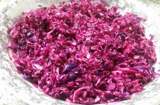 Чеснок придает капусте 