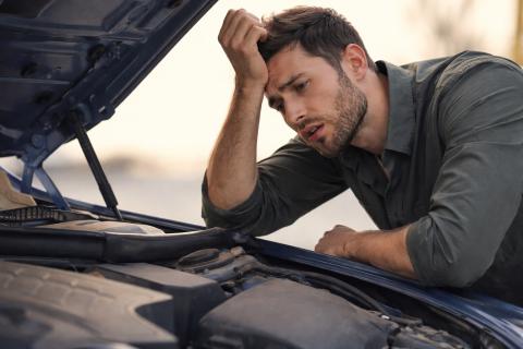 Ухудшение торможения автомобиля связано с износом тормозной жидкости — автоэксперты