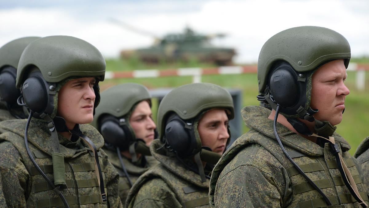 4th Guard Tank Division tank crew with 6B48 tank helmet - April 2016