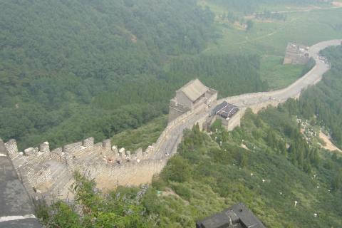 В эпоху династии Мин Великая Китайская стена представляла собой многоуровневую оборонительную систему с буферными зонами