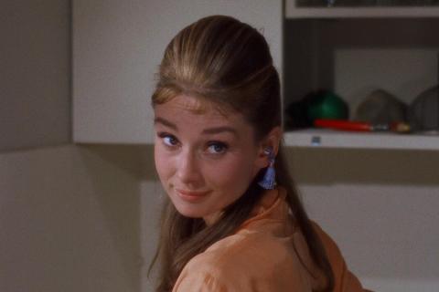 Томасин МакКензи и Энсел Эльгорт сыграют Одри Хепбёрн и Юбера де Живанши в фильме 