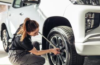 Смазка колёсных болтов снижает фактический момент затяжки на 30% — автомеханики